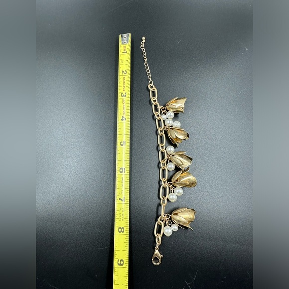 Vintage Gold Tone Flowers and Pearls Charm Bracelet - Picture 3 of 4